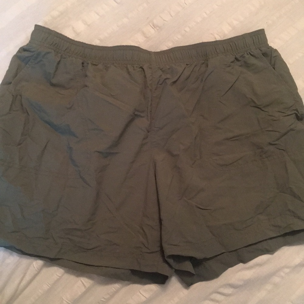Columbia Shorts - Women’s Size XL GREAT CONDITION
